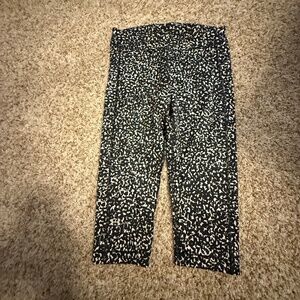 WOMEN'S UNDER ARMOUR CAPRI'S